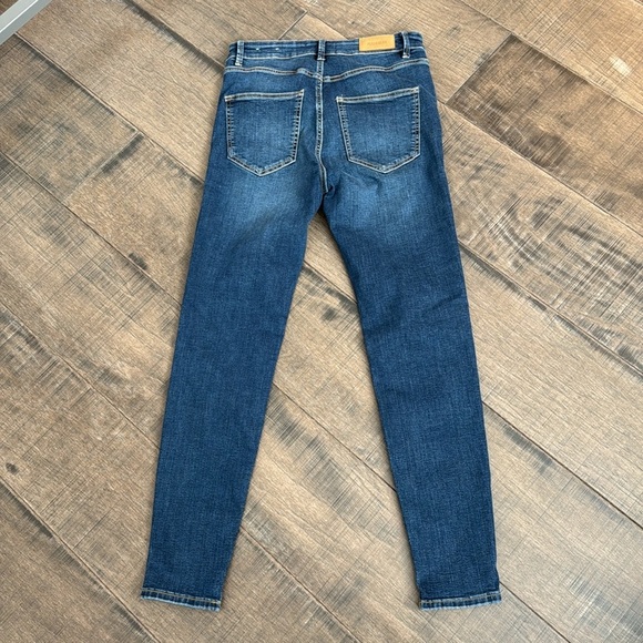 AS NEW PULL & BEAR SKINNY HIGH RISE JEANS SIZE 8 - Picture 4 of 15